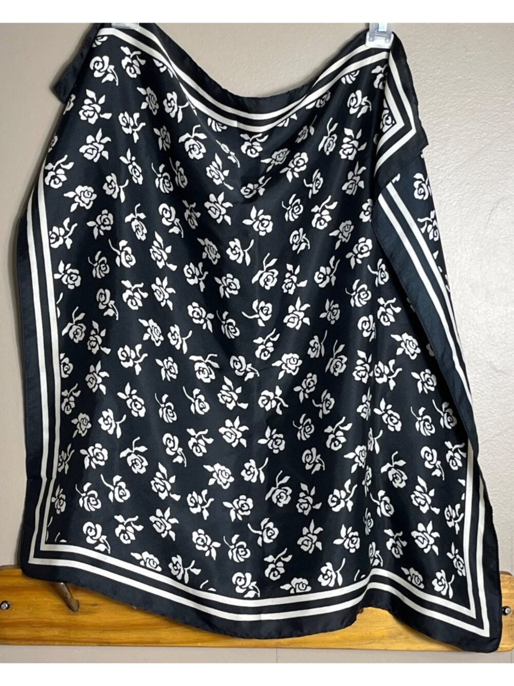 Vtg Black Floral Scarf 24" Square Floppy Acetate Classic Capsule Preppy Womens - Picture 3 of 6